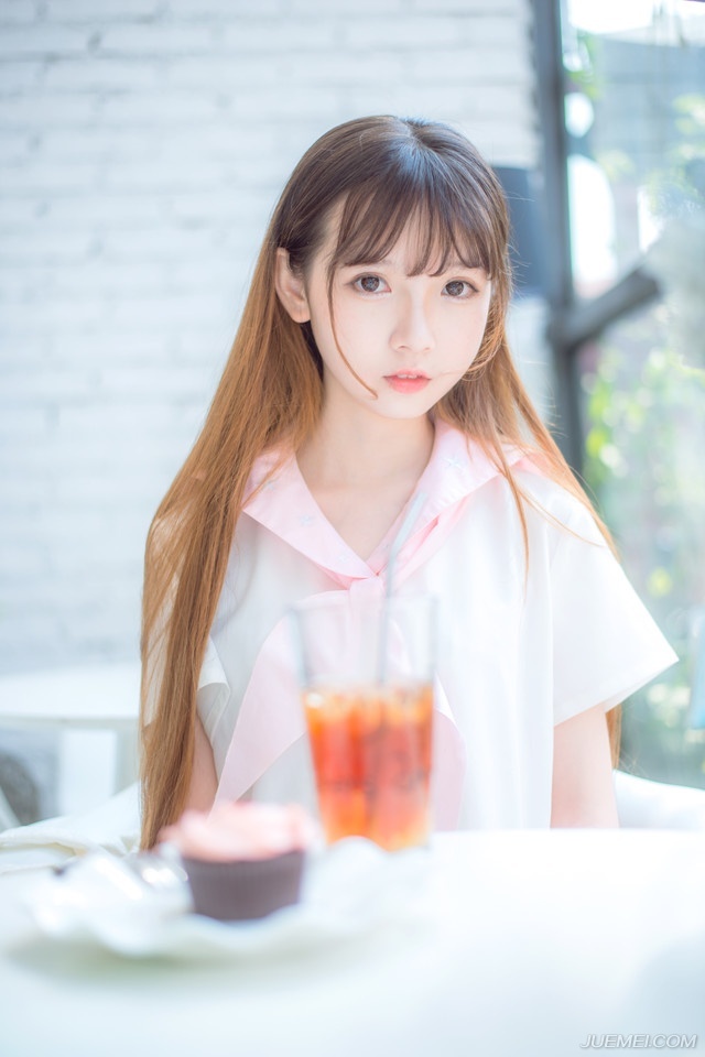 “啪~”